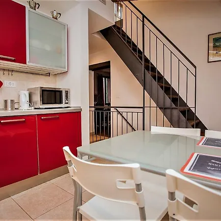 Nyaraló Ca Rossa - *